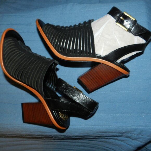 Vince Camuto Woman's Frenela Black Suede Woven Block Heel Shoes NWT - Picture 2 of 11